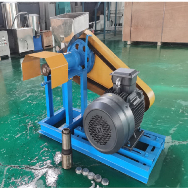 Machine automatique de fabrication de poudre de riz de maïs Snack Food Extruder pour les collations soufflées