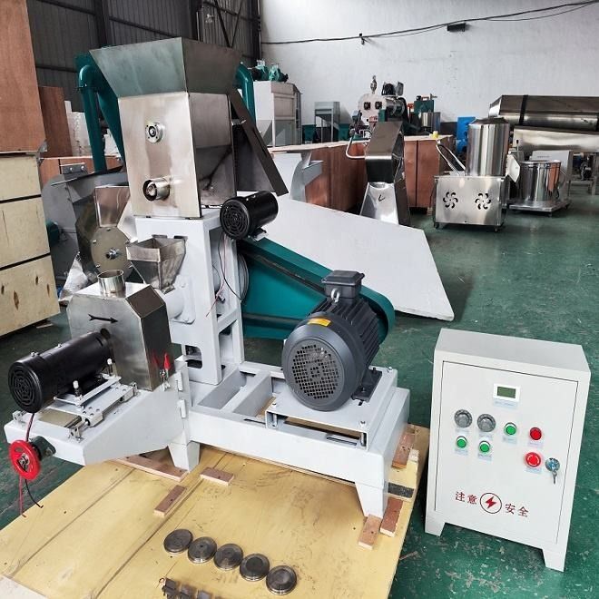 Machine automatique de fabrication de poudre de riz de maïs Snack Food Extruder pour les collations soufflées
